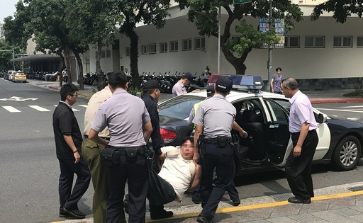 Atac cu sabia de samurai împotriva preşedinţiei Taiwanului