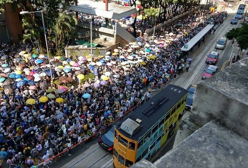 Zeci de mii de oameni au protestat duminică la Hong Kong, faţă de regim. VIDEO