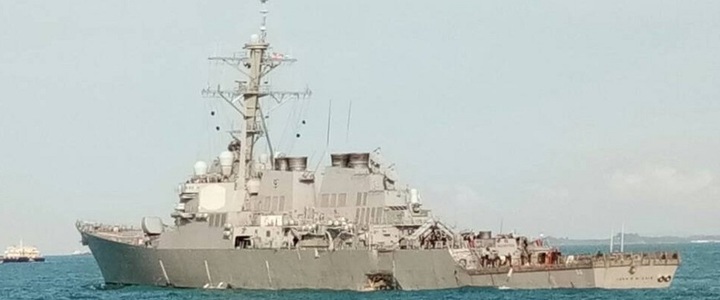 Zece marinari de pe distrugătorul USS John S. McCain, daţi dispăruţi în urma unei coliziuni cu un petrolier în largul Singapore