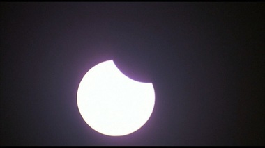 "Eclipsa de Soare a secolului", vizibilă din Statele Unite, în desfăşurare. VIDEO
