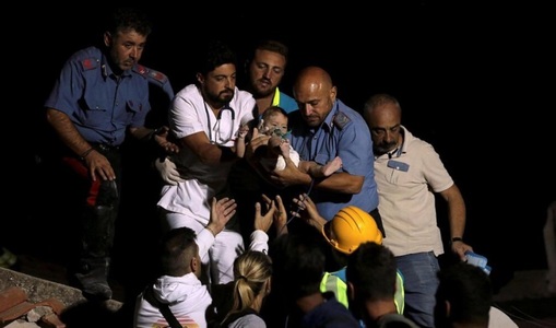 Doi morţi în urma cutremurului din Italia; bebeluşul de şapte luni Pasquale, salvat de pompieri dintre dărâmături; salvatorii sapă după cei doi fraţi ai lui VIDEO