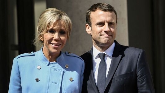 Unul din doi francezi consideră că e prea devreme, după 100 de zile, să-l judece pe Macron; 36% îi consideră acţiunea ”dezamăgitoare”