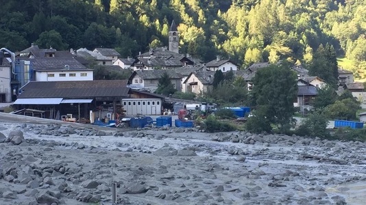 Opt germani, austrieci şi elveţieni daţi dispăruţi în urma unei alunecări de teren într-un sătuc elveţian la frontiera cu Italia