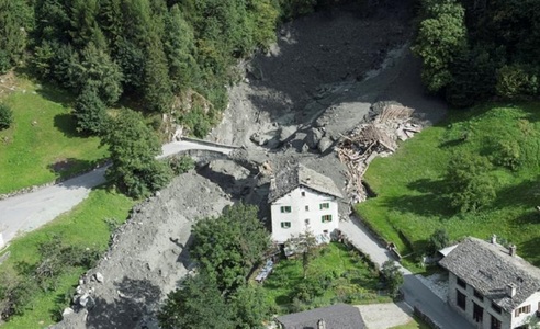 Bilanţul persoanelor dispărute în Alpi, după o alunecare de teren, a fost revizuit la 14