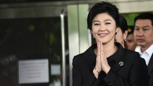 Fostul premier Yingluck a fugit din Thailanda de miercuri, anunţă un reprezentant al partidului ei