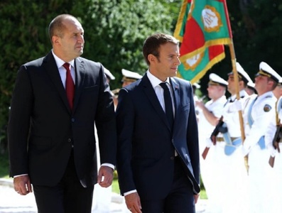 Radev declară, în cursul întâlnirii cu Macron, că directiva UE privind muncitorii detaşaţi trebuie să asigure echilibrul şi cere Franţei să susţină aderarea Bulgariei la Schengen