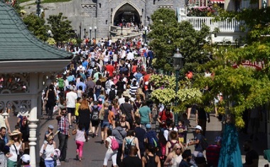 Un clan de hoţi de buzunare format din romi români care vizau turişti, în faţa justiţiei franceze pentru un prejudiciu total de un milion de euro