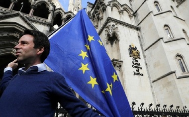 Britanicii îndeamnă UE ”să nu-şi târască picioarele” în negocierea Brexitului; poziţiile Londrei n-au ”substanţă” deplâng oficiali europeni