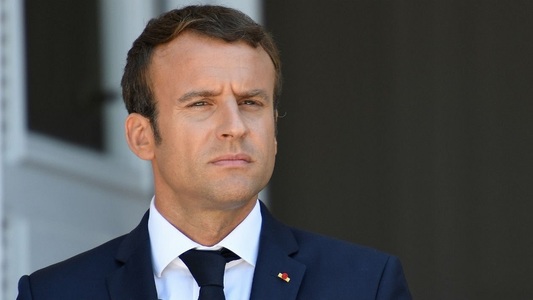 Cota popularităţii lui Emmanuel Macron scade puternic în august, la 40%