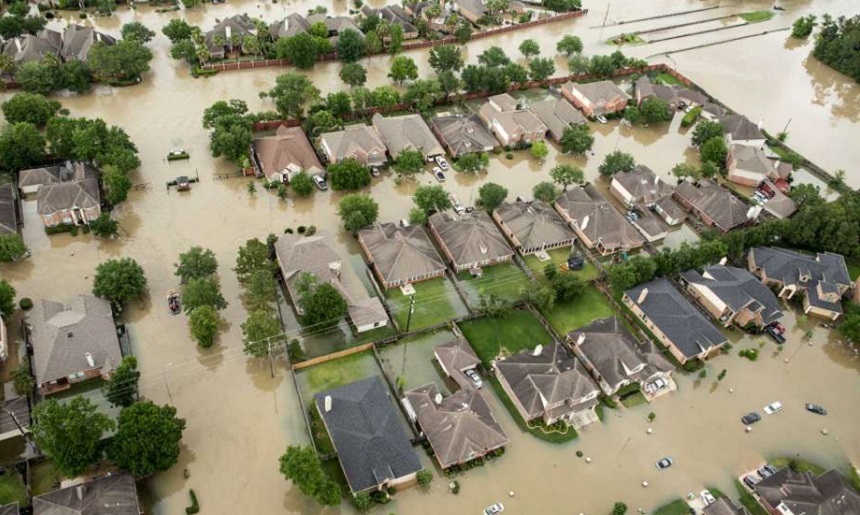 Houstonul, cel mai mare oraş texan, acoperit de ploile aduse de Harvey; situaţia este gravă şi se va înrăutăţi, avertizează guvernatorul Greg Abbott