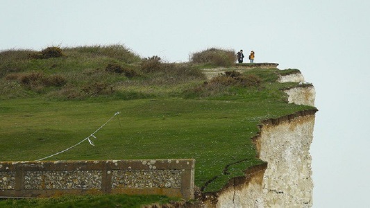 Poliţia britanică emite o avertizare în urma apariţiei unei ”ceţe” chimice pe coasta comitatului Sussex în sudul Angliei