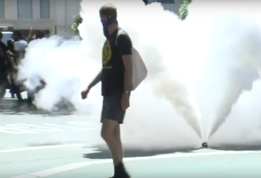 Ciocniri între militanţi pro şi anti-Trump, la Berkley, în California. VIDEO