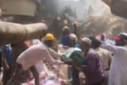 Cel puţin şase morţi şi aproximativ 40 de persoane prinse sub dărâmături, după ce o clădire s-a prăbuşit în India. VIDEO