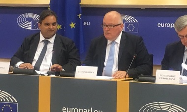 Varşovia nu a propus vreo măsură prin care să răspundă îngrijorărilor cu privire la statul de drept, anunţă Timmermans în PE