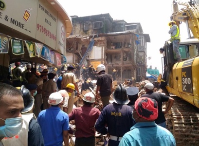 Autorităţile indiene au revizuit bilanţul la 21 de morţi după prăbuşirea unei clădiri de trei etaje din Mumbai