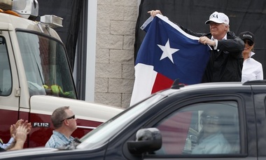 Preşedintele Trump a plecat pentru a doua oară spre Texas pentru a se întâlni cu victimele uraganului Harvey