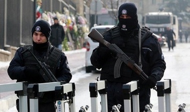 Presupus atacator sinucigaş cu bombă ucis prin împuşcare în sudul Turciei, în apropierea unui post de poliţie