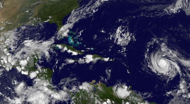 CNN: În bazinul Atlantic sunt în prezent trei uragane