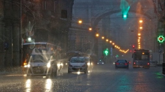 Sapte morţi şi trei dispăruţi în inundaţii din Toscana