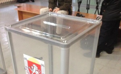 Un candidat la funcţia de consilier municipal al Moscovei i-a muşcat pe membrii comisiei electorale