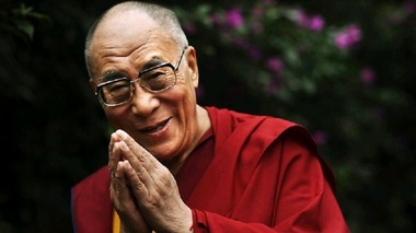 Dalai Lama o îndeamnă pe conducătoarea de facto a regimului din Myanmar Aung San Suu Kyi la o soluţionare paşnică a crizei rohingya