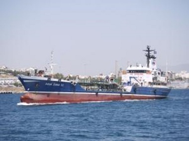 Un petrolier scufundat în apropiere de Atena a poluat zona