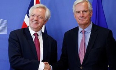 Următoarea rundă de negocieri privind termenii Brexit, din septembrie, a fost amânată cu o săptămână 