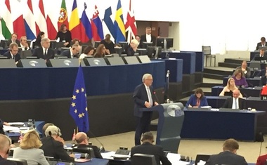 Jean-Claude Juncker se demarcheză de Emmanuel Macron şi vrea ca UE să fie condusă de un preşedinte ales prin sufragiu universal