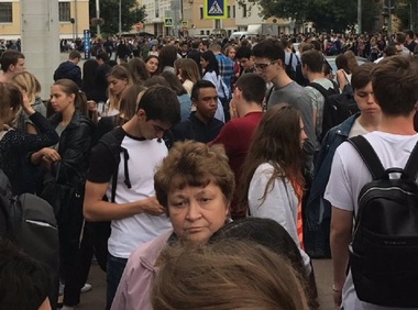 Numărul persoanelor evacuate la Moscova, în urma unor alerte cu bombă, a crescut la 20.000. VIDEO