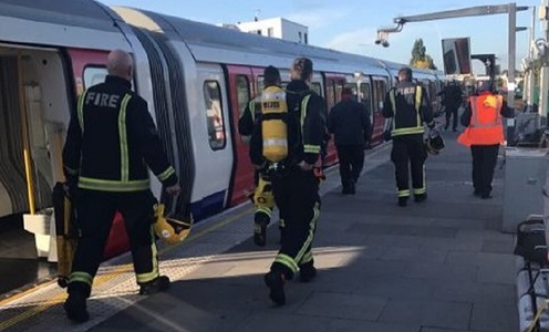 UPDATE - Atentat terorist la metroul din Londra. 22 de persoane au fost rănite. Martor: Am văzut flăcări până la plafonul trenului. Expert: Bomba folosită a explodat doar parţial - FOTO