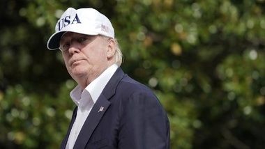 Trump semnează o rezoluţie prin care-i condamnă pe susţinătorii supremaţiei albilor şi îşi reiterează declaraţii controversate cu privire la cei care se fac vinovaţi de violenţe rasiste