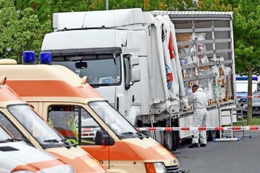 Camion turc cu 51 de persoane la bord, inclusiv 17 copii, oprit de poliţia germană în apropiere de frontiera cu Polonia