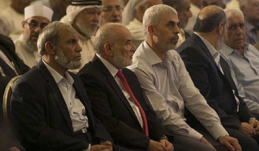 Hamasul îşi dizolvă administraţia în Fâşia Gaza şi se declară pregătit de reconciliere cu Fatah