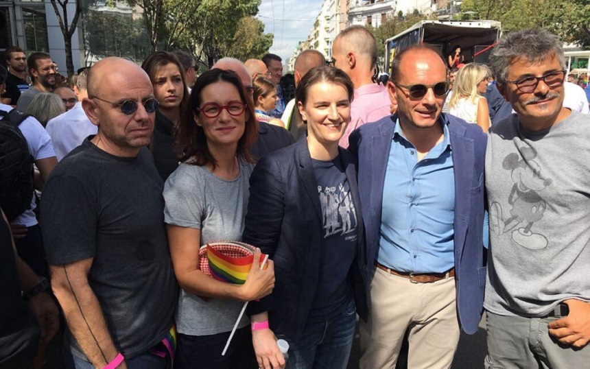 Şefa Guvernului sârb Ana Brnabic, deschis lesbiană, participă la Gay Pride la Belgrad