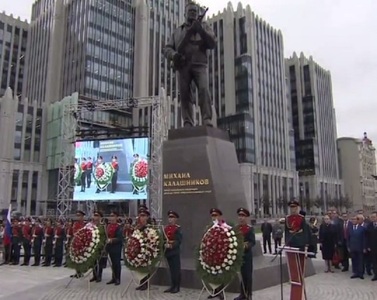 O statuie a lui Kalaşnikov a fost inaugurată în centrul Moscovei