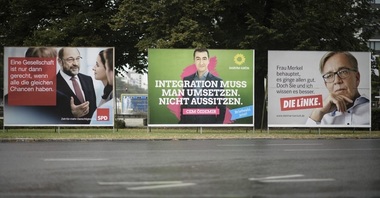 Alegeri parlamentare cu un viitor guvern şi o direcţie incerte în Germania, unde naziştii urmează să intre în Reichstag după 70 de ani