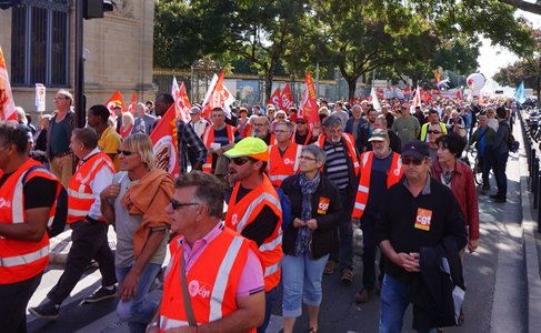 Mii de francezi în stradă, pentru a protesta faţă de reforma Codului Muncii. VIDEO