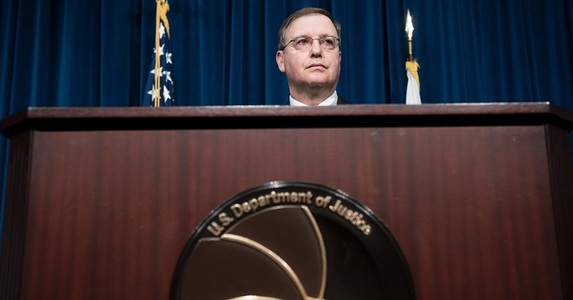 Directorul interimar al Administraţiei stupefiantelor Chuck Rosenberg demisionează de la conducerea DEA