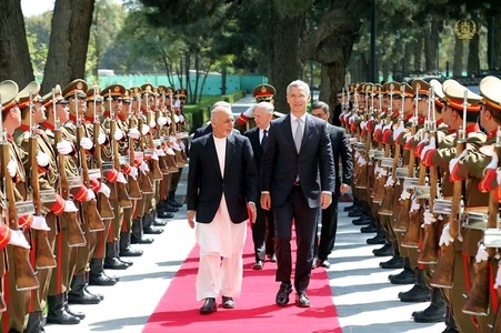 Tir de obuz vizând aeroportul de la Kabul în timpul vizitei şefului Pentagonului Jim Mattis şi al NATO Jens Stoltenberg