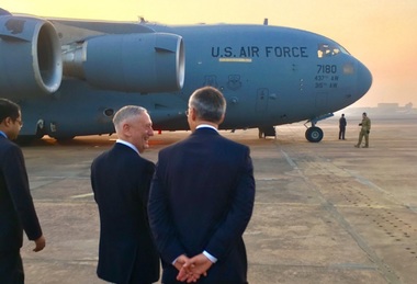 Talbanii revendică pe Twitter şase tiruri de obuze la aeroportul internaţional din Kabul, care au ”vizat avionul secretarului american al Apărării” Jim Mattis