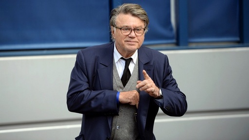 Adunarea Naţională franceză îi ridică imunitatea deputatului FN Gilbert Collard care a difuzat pe Twitter fotografii cu atrocităţi comise de Statul Islamic