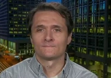 Un scriitor cunoscut pentru că s-a aflat la originea a numeroase ştiri false în campania electorală din SUA a murit