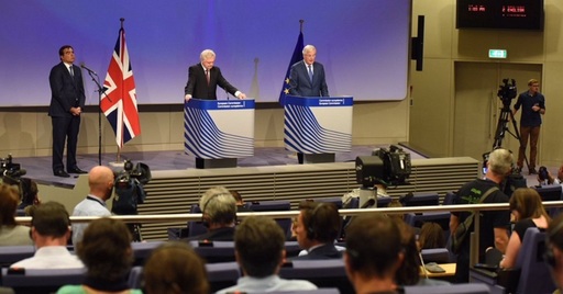 Barnier deplânge progrese insuficiente dar salută o nouă dinamică în negocierile cu privire la Brexit, Davis anunţă progrese cu privire la drepturile cetăţenilor în a ptra rundă de negocieri