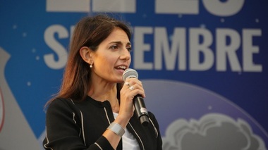 Primarul Romei Virginia Raggi de la M5S, trimisă în faţa justiţiei pentru declaraţii false; acuzaţii mai grave de abuz de putere, clasate