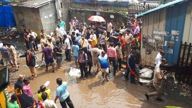 UPDATE: Cel puţin 22 de morţi şi zeci de răniţi într-o busculadă la o gară în Mumbai