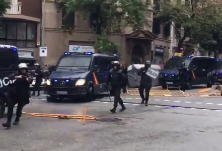 UPDATE: Referendum în Catalonia: Violenţe în Barcelona între poliţie şi oamenii care au ieşit la vot. Numărul persoanelor rănite a ajuns la 844. Rajoy: Astăzi în Catalonia nu a avut loc un referendum pentru independenţă - VIDEO