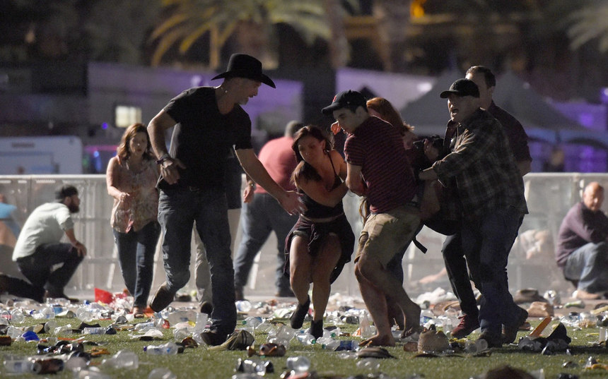 Cel puţin 50 de morţi şi peste 200 de răniţi în atacul armat în masă de la Las Vegas; Stephen Paddock, autorul atacului