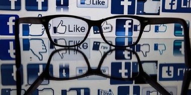 Publicitatea pe Facebook legată de Moscova, difuzată în Wisconsin şi Michigan; cele două state au basculat în ziua alegerilor în tabăra republicană cu mai puţin de 1% din voturi
