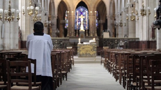 Bărbat înarmat, arestat într-o biserică la Nantes după ce ameninţă un preot