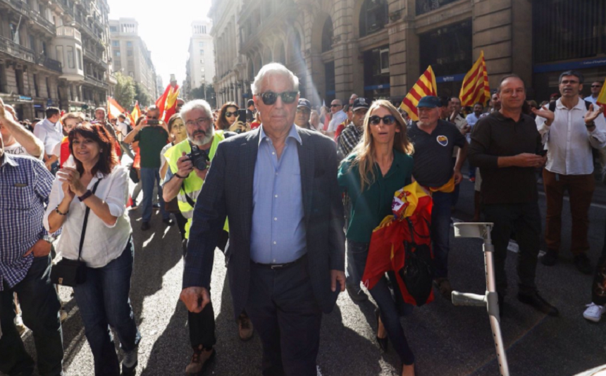 Peste 950.000 de persoane la manifestaţia de la Barcelona pentru unitatea Spaniei. Mario Vargas Llosa: Separatiştii nu vor distruge democraţia spaniolă - VIDEO